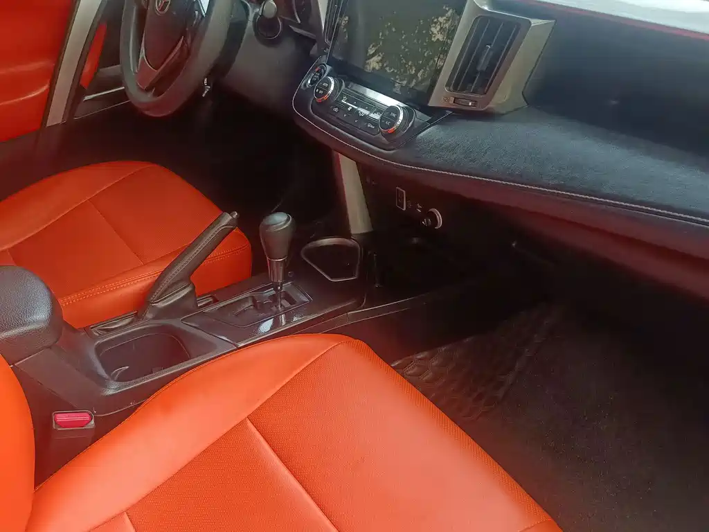 Toyota RAV4 — миниатюра 6