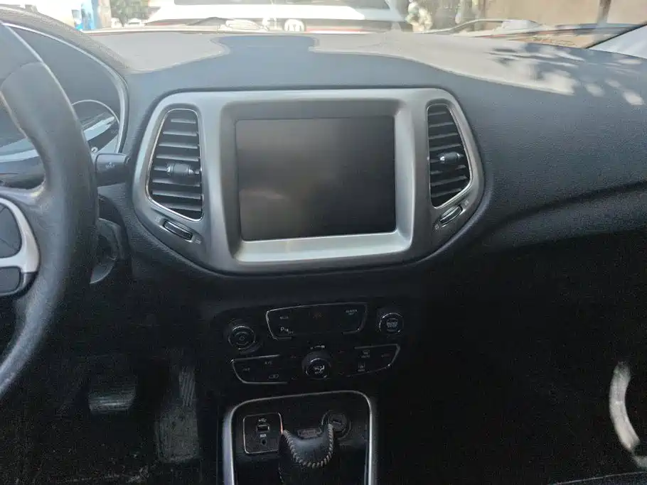 Jeep Compass — миниатюра 13