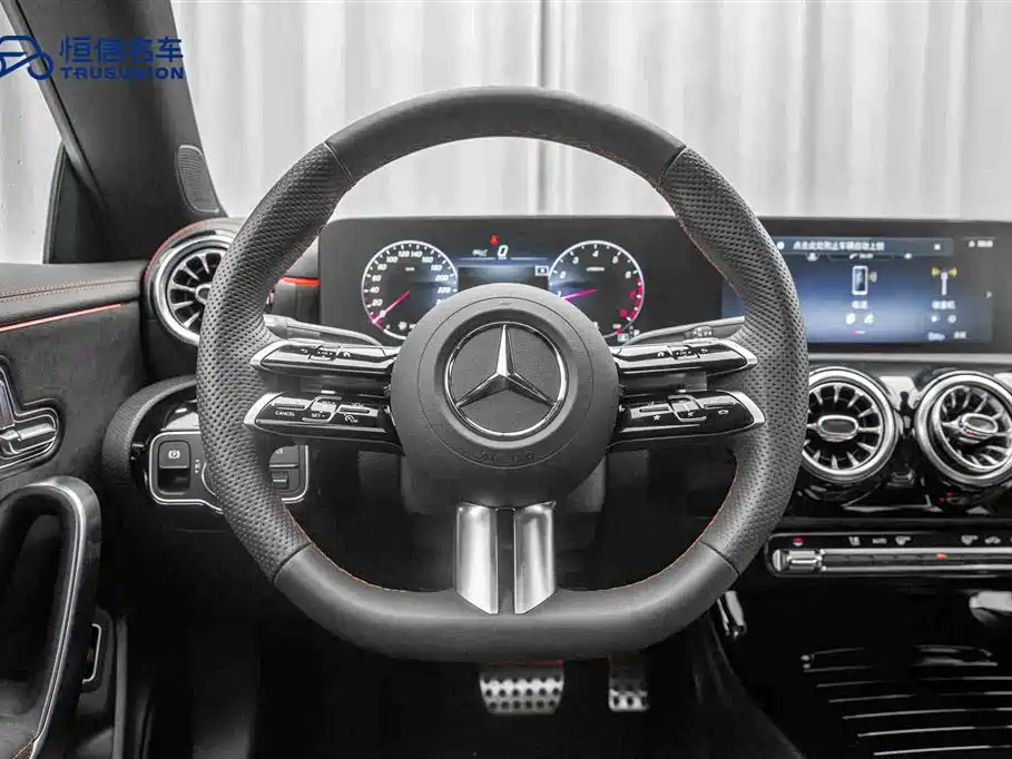 MERCEDES-BENZ CLA
