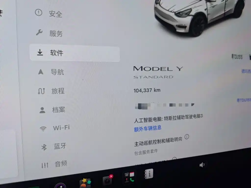 Tesla Model Y — миниатюра 12