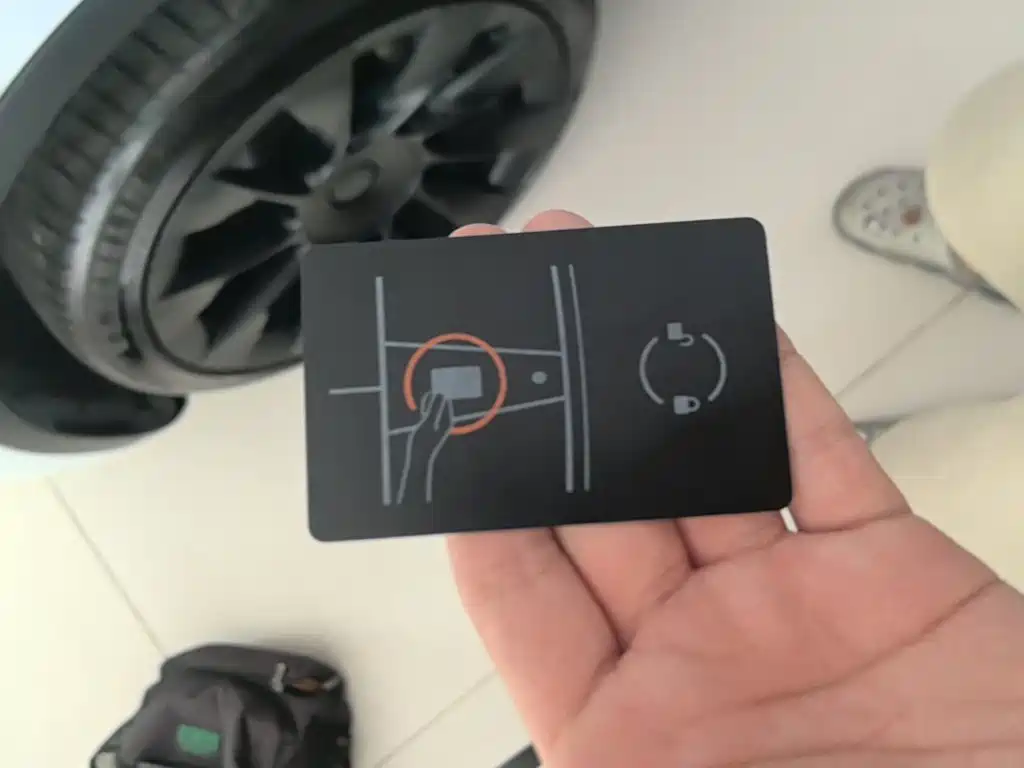 Tesla Model Y — миниатюра 9