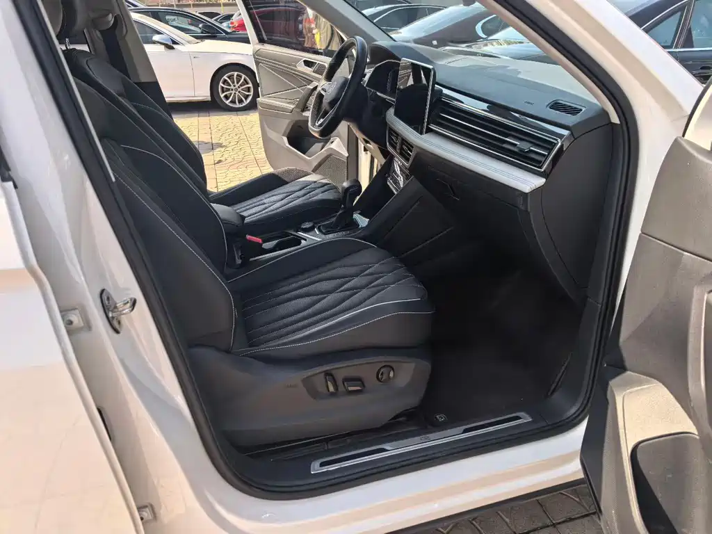 Volkswagen Tiguan L — миниатюра 13