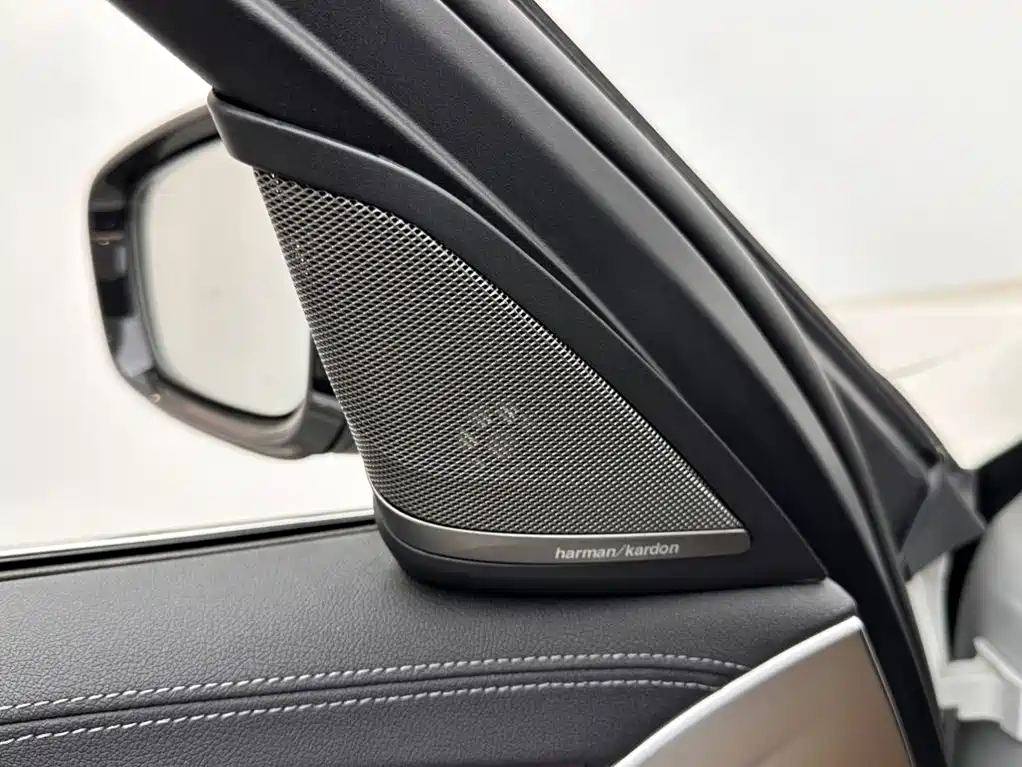 BMW 5 Series — миниатюра 15
