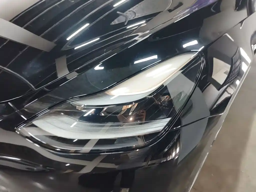 Tesla Model Y — миниатюра 24