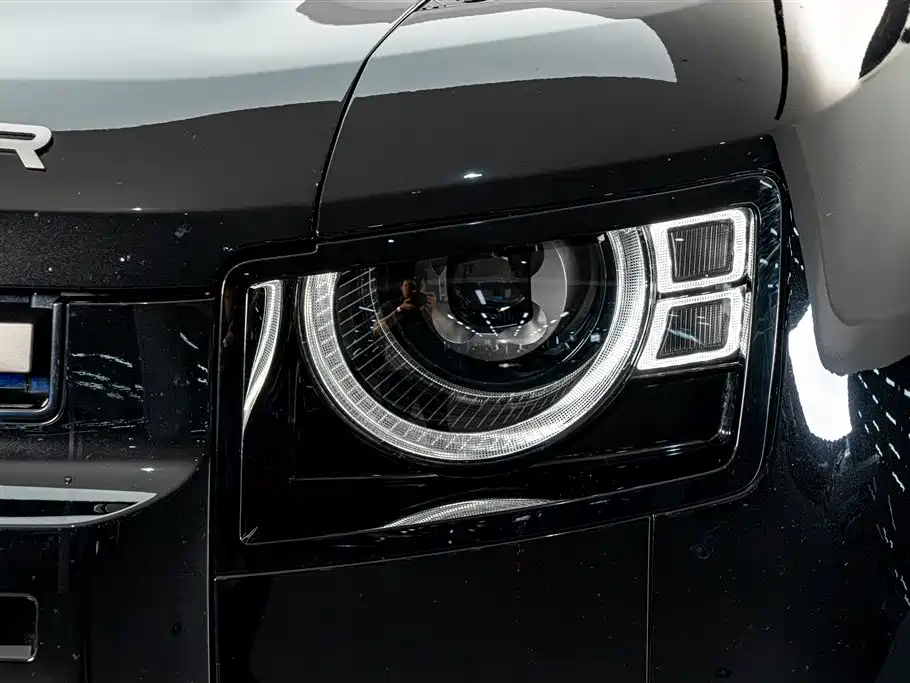 Land Rover Defender — миниатюра 4