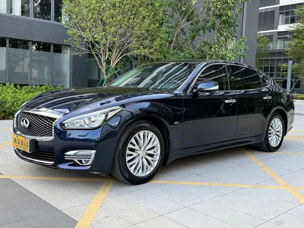 INFINITI  Q70