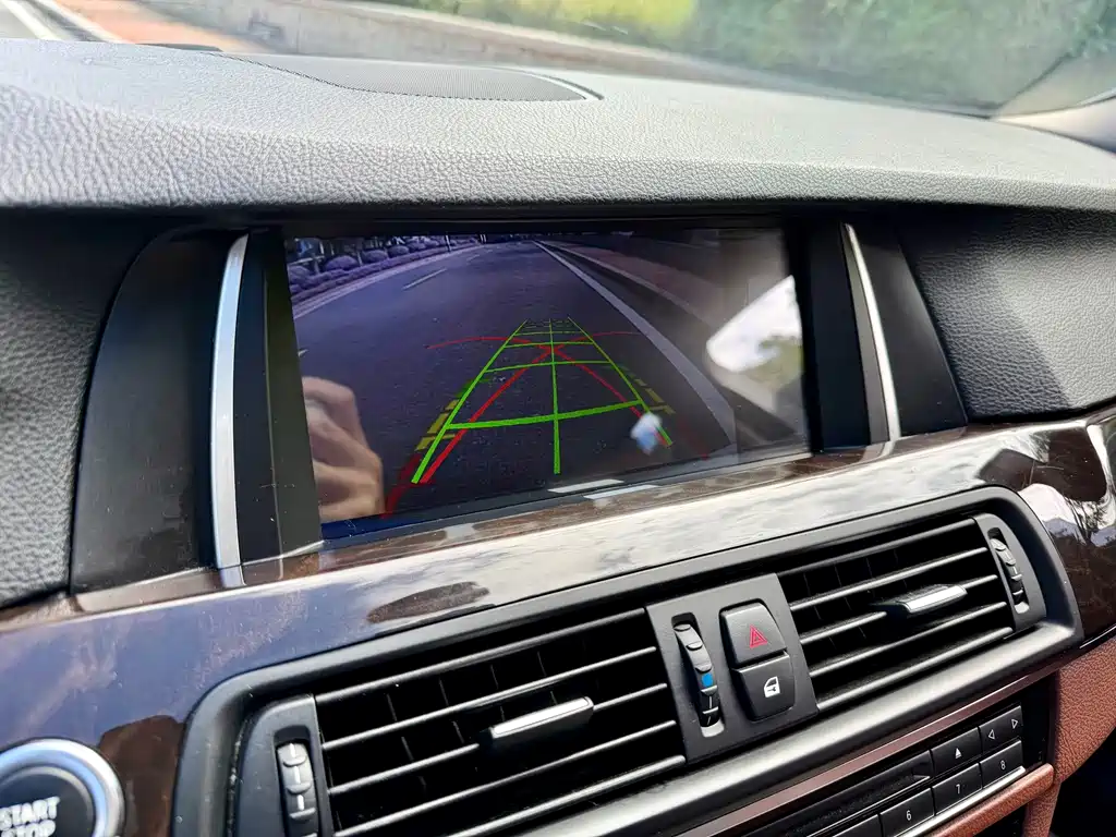 BMW 5 Series — миниатюра 20