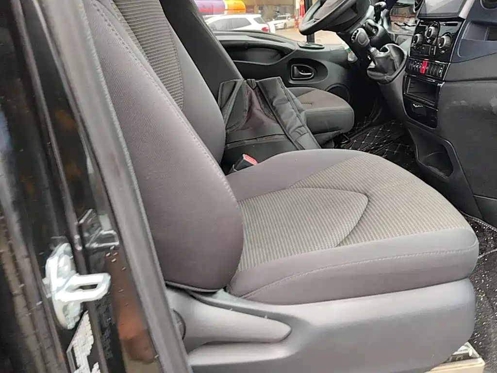 IVECO Ousheng — миниатюра 25