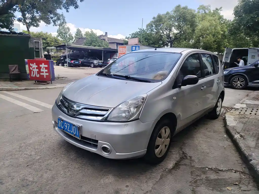 Nissan Livina 2011