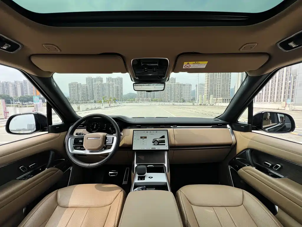 Land Rover Range Rover 2024 3.0 L6 400PS Long Wheelbase