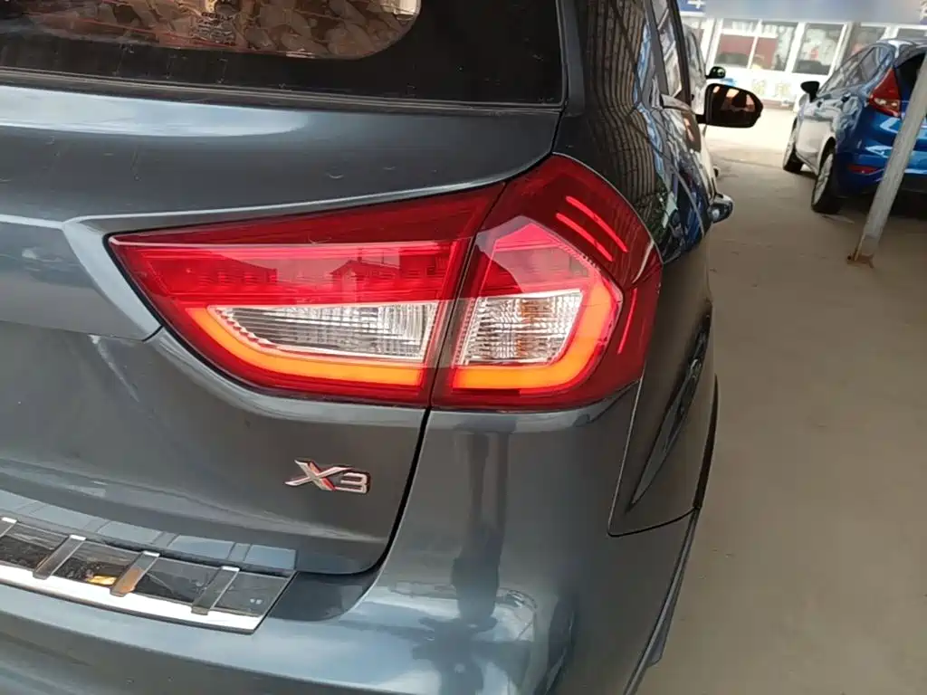 Geely Vision X3 — миниатюра 8