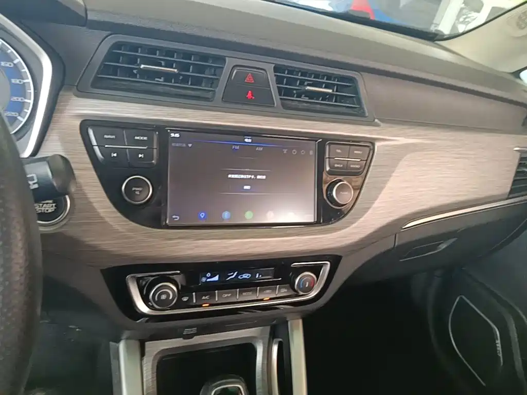 Geely Vision X3 — миниатюра 13