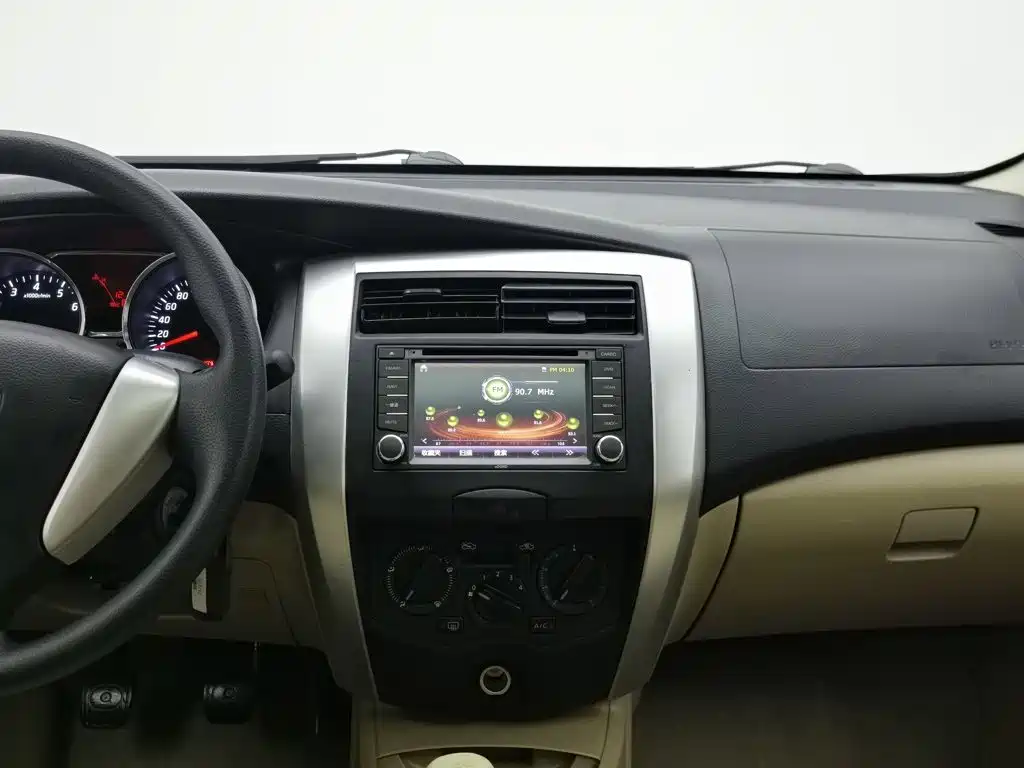Nissan Livina — миниатюра 12