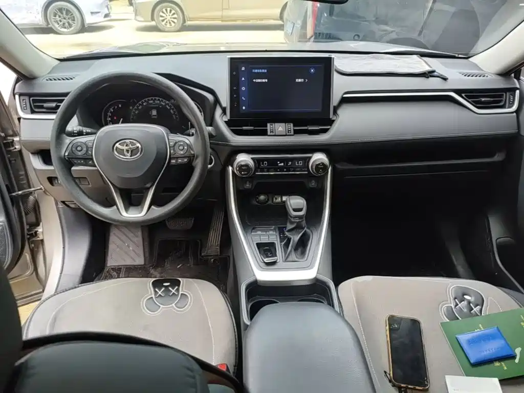 Toyota RAV4 — миниатюра 10