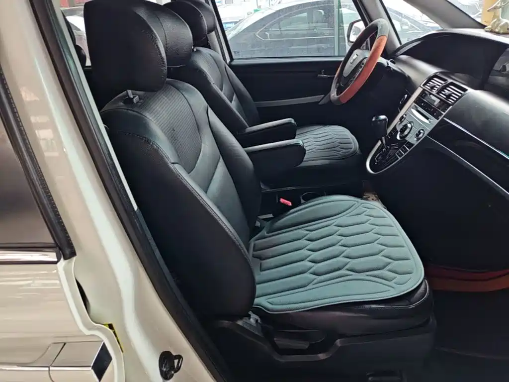Luxgen Big 7 MPV — миниатюра 25