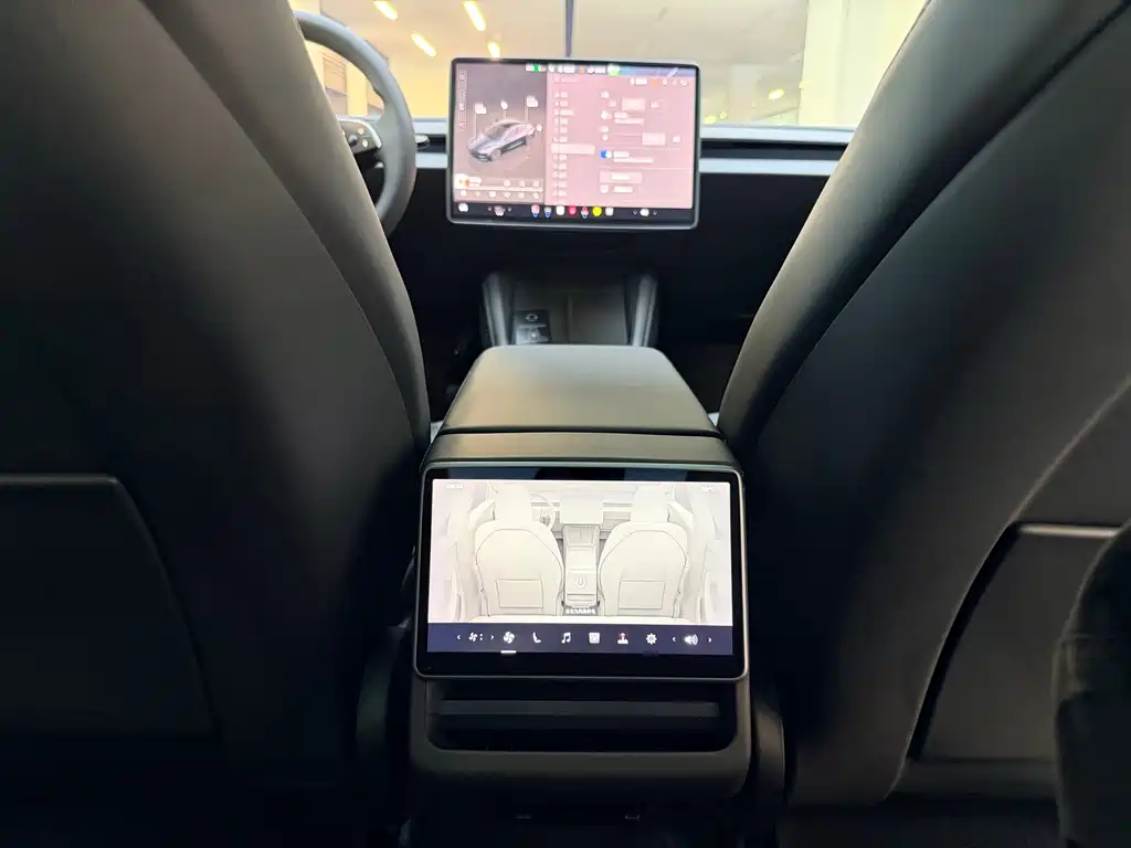 Tesla Model 3 — миниатюра 18