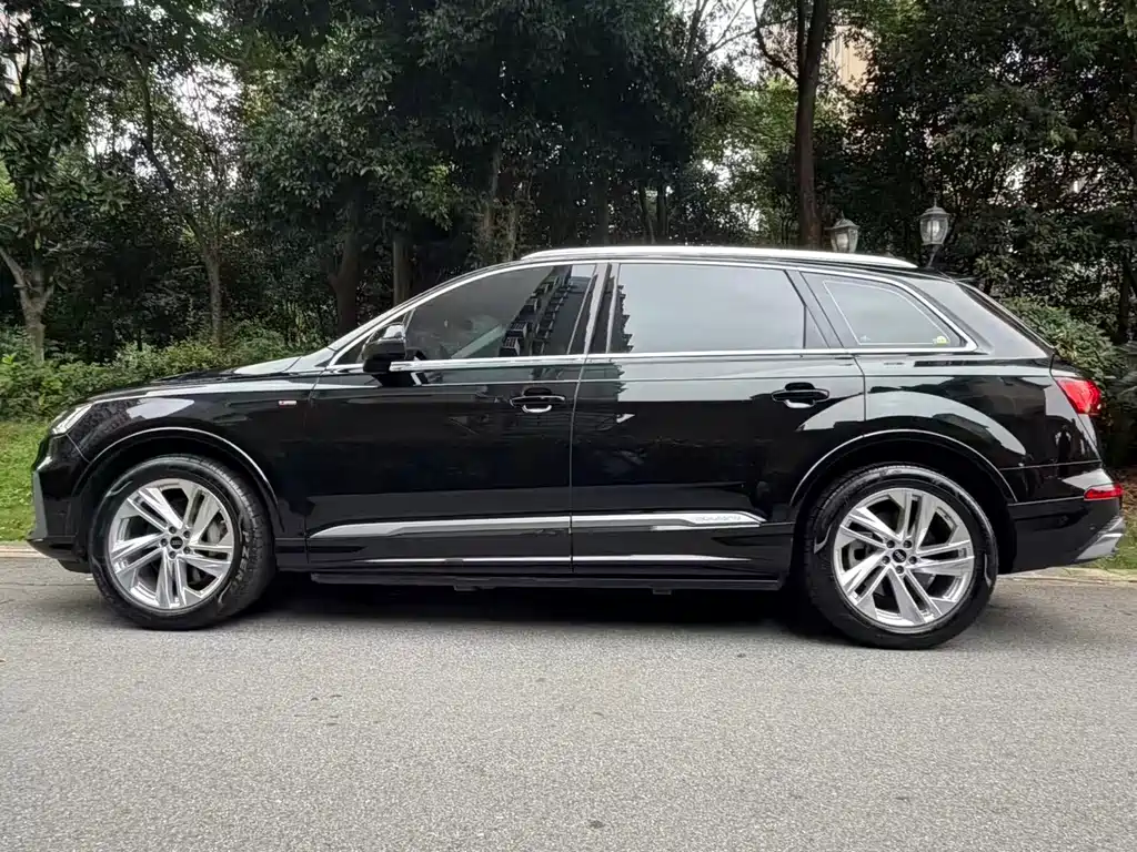 Audi Q7 2023 45 TFSI quattro S line Sport