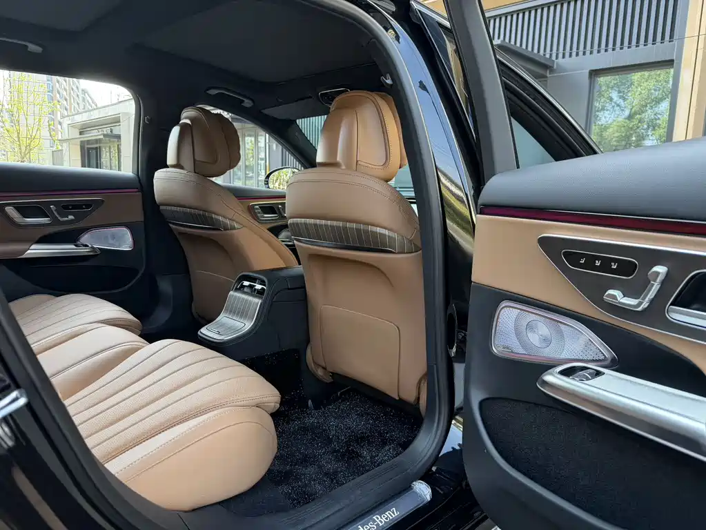 Mercedes-Benz E-Class — миниатюра 10