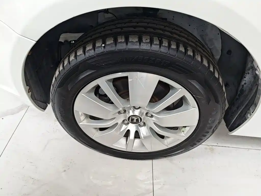 Luxgen Big 7 MPV — миниатюра 23