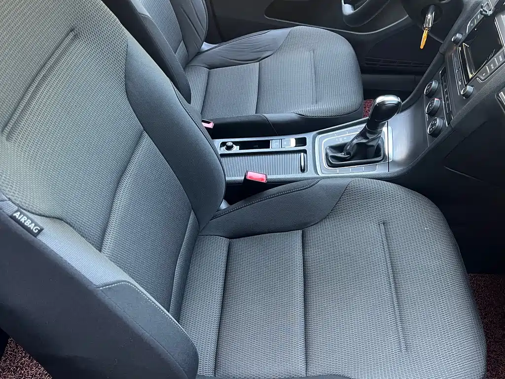 Volkswagen Golf — миниатюра 12