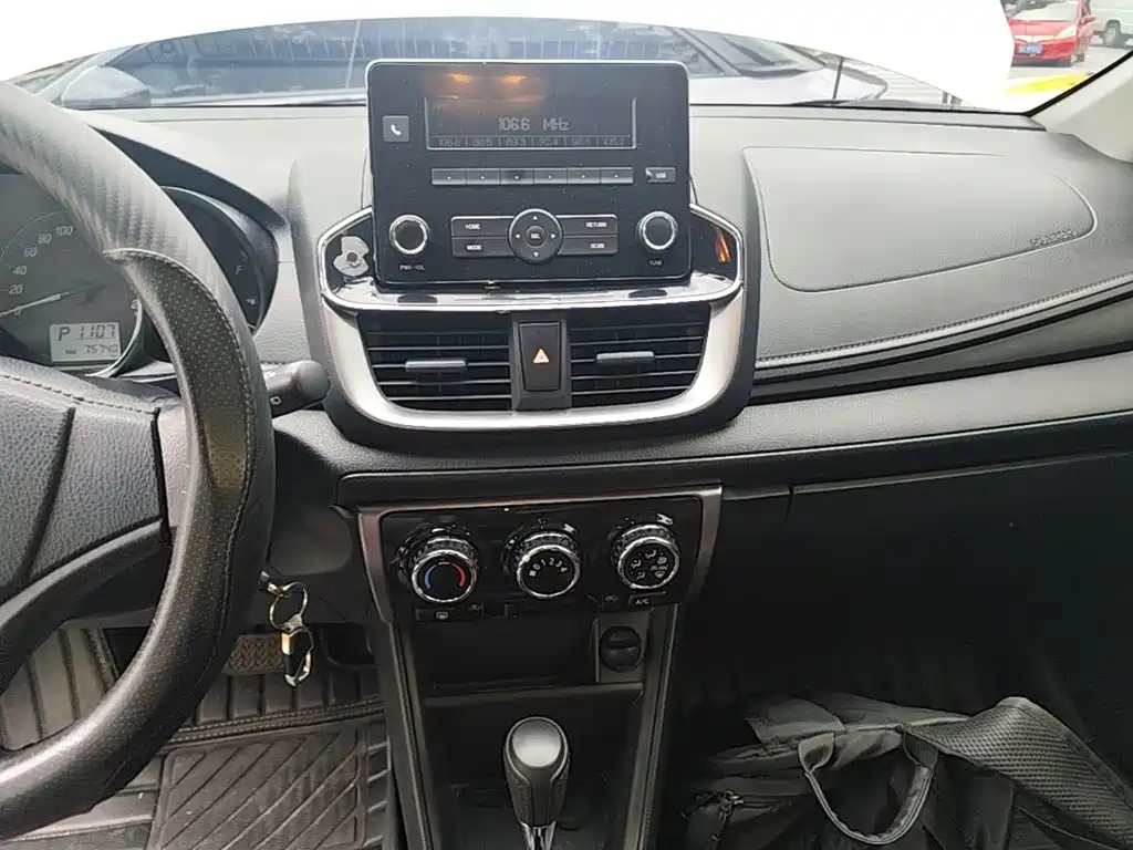 Toyota Yaris L — миниатюра 13