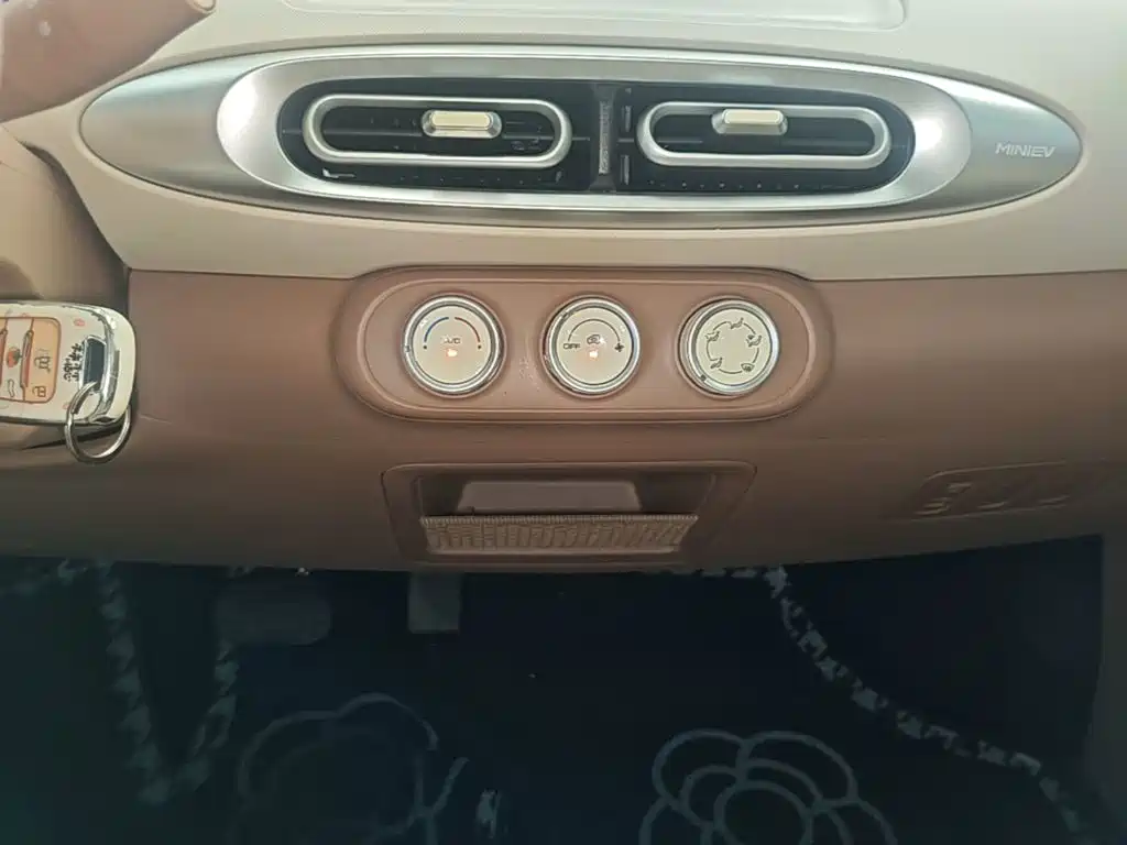 Wuling MINIEV — миниатюра 13