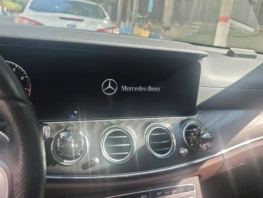 Mercedes-Benz E-Class — миниатюра 13