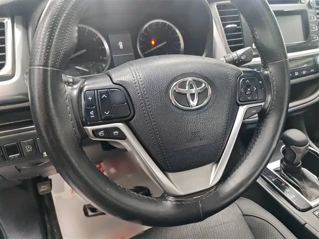 Toyota Highlander 2017 2.0T Luxury 7 мест
