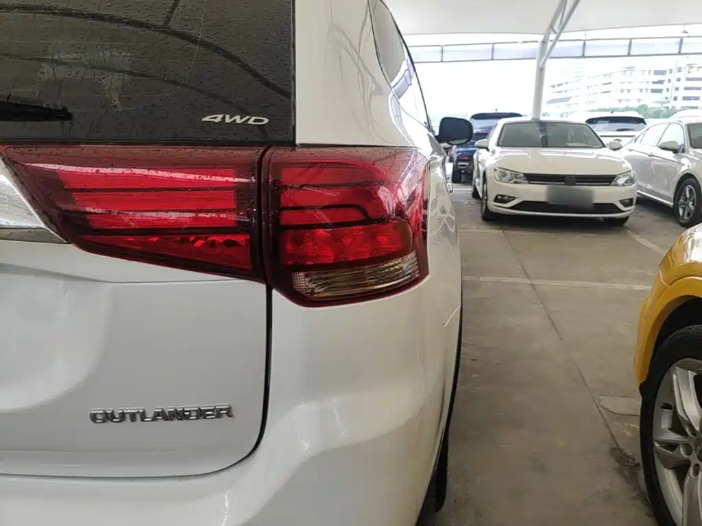 Mitsubishi Outlander — миниатюра 8