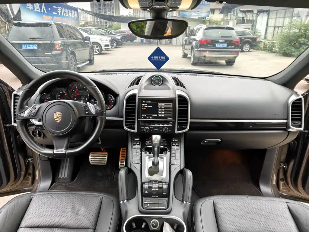 Porsche Cayenne — миниатюра 8