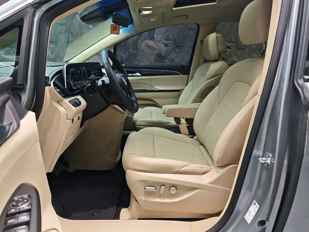 Buick GL8 — миниатюра 8