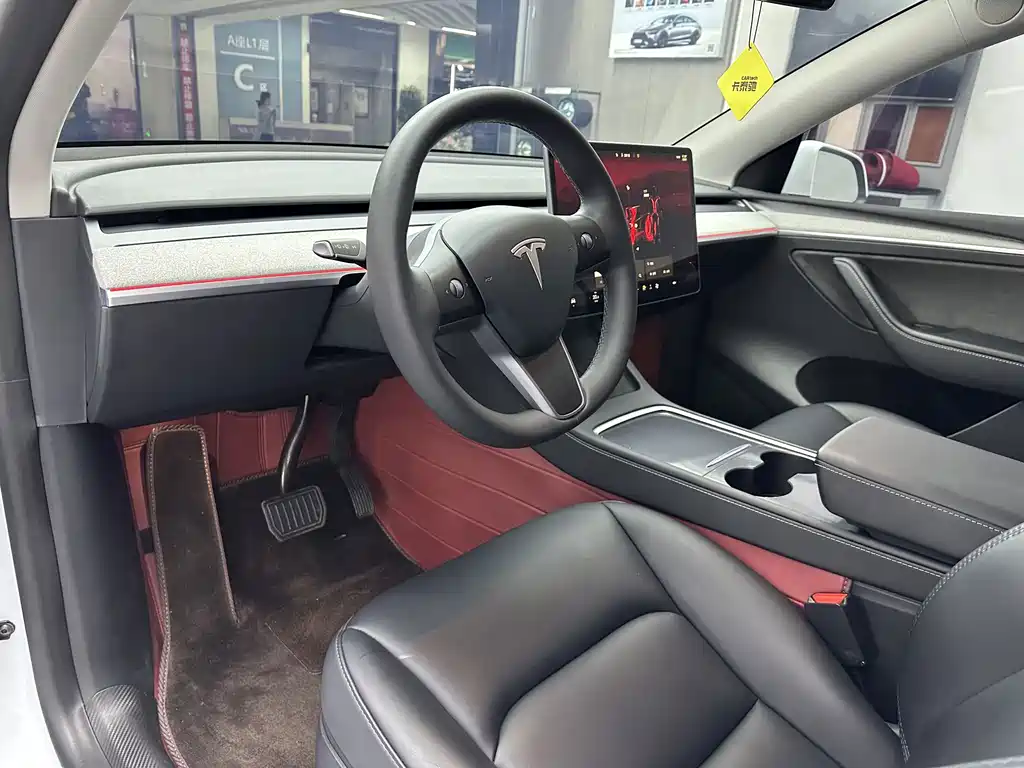 Tesla Model Y — миниатюра 11
