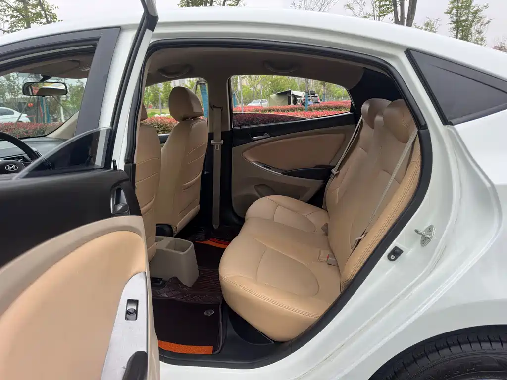 Hyundai Verna 1.4L Auto Smart Type GLS, фото 14