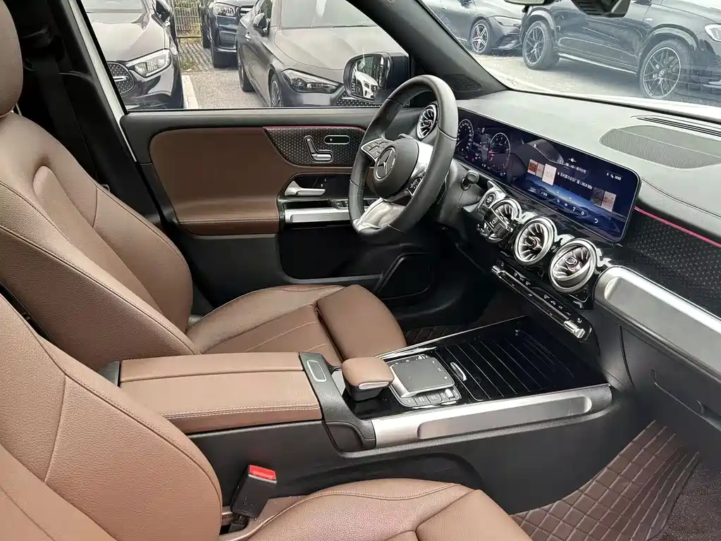 Mercedes-Benz GLB — миниатюра 14