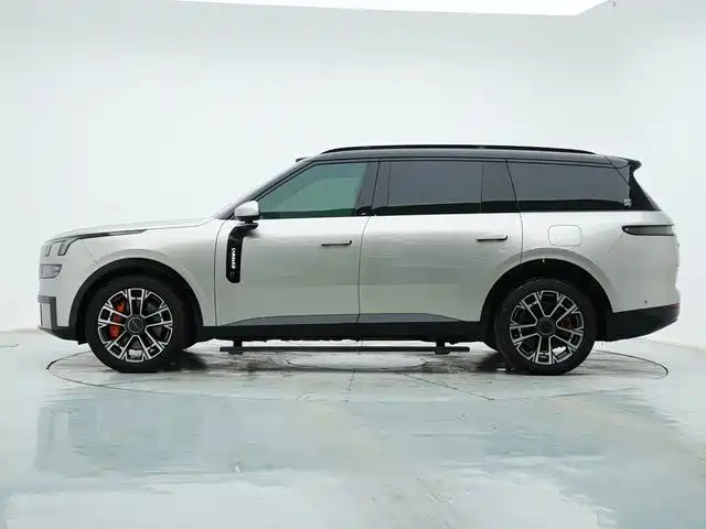 Lynk & Co 900 — миниатюра 2