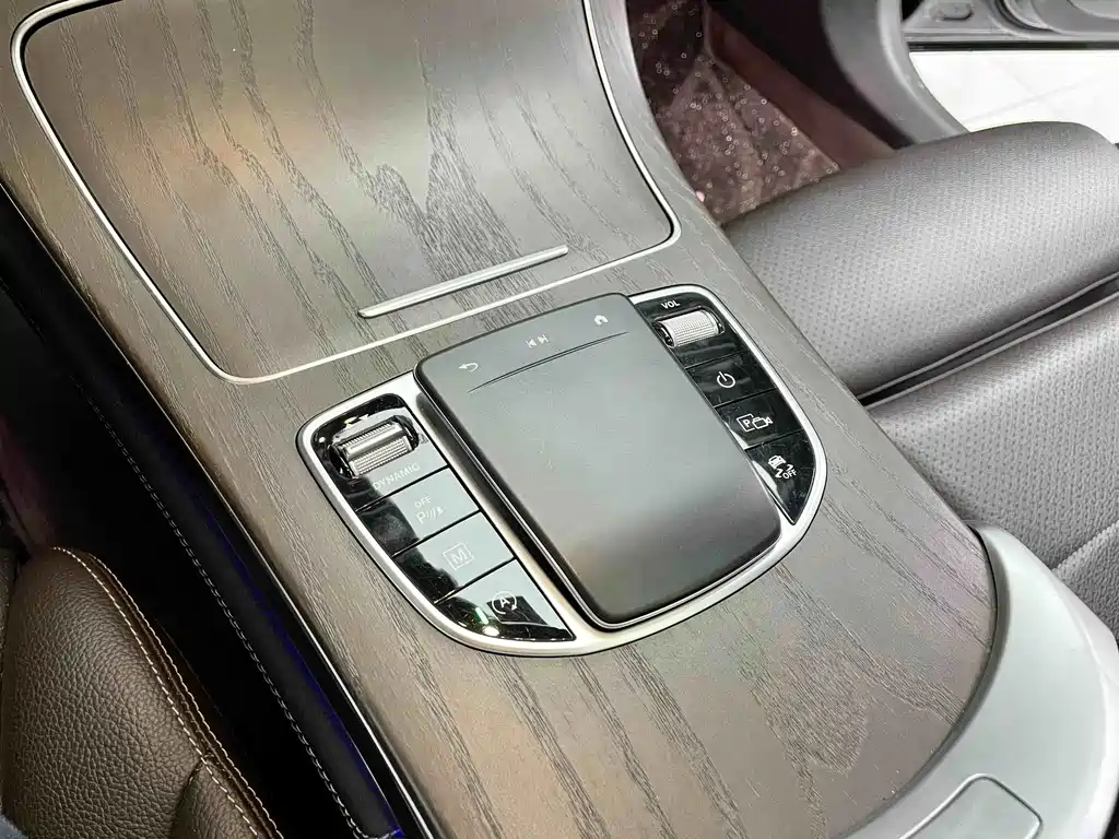 Mercedes-Benz GLC — миниатюра 13