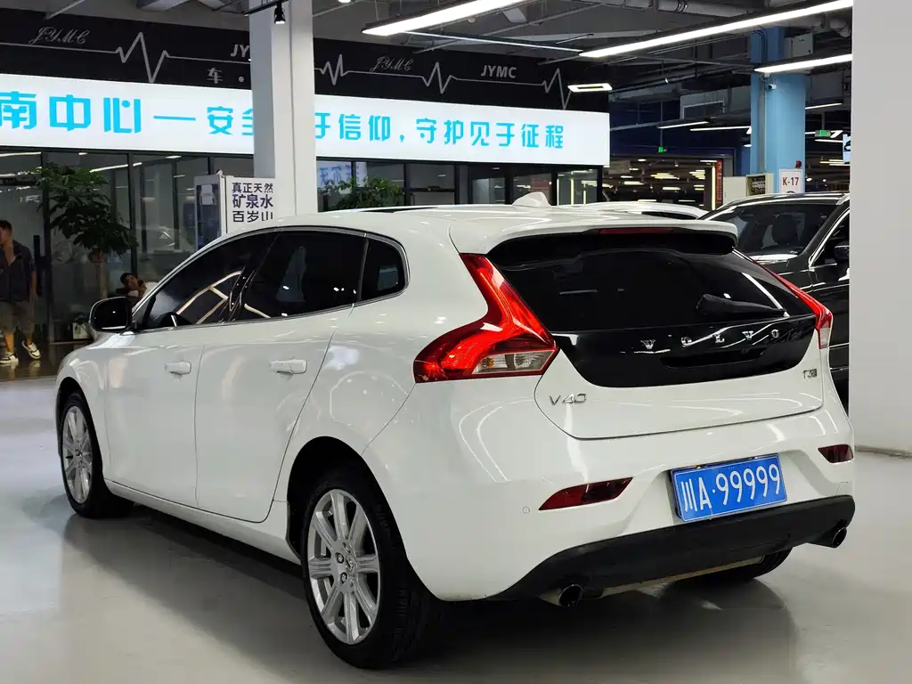 Volvo V40 — миниатюра 10