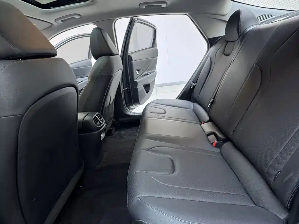 Hyundai Elantra — миниатюра 15
