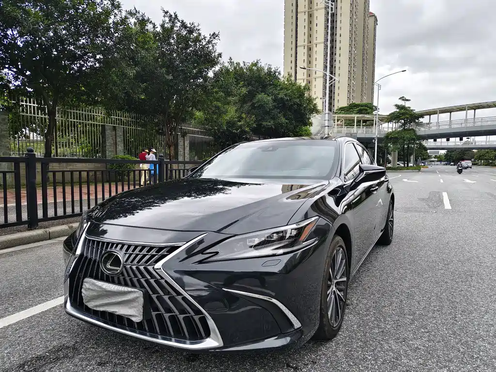 Lexus ES 2022 300h Premium