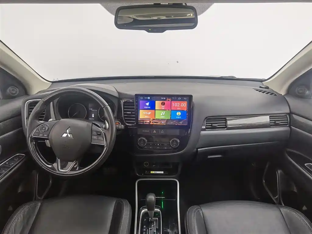 MITSUBISHI OUTLANDER