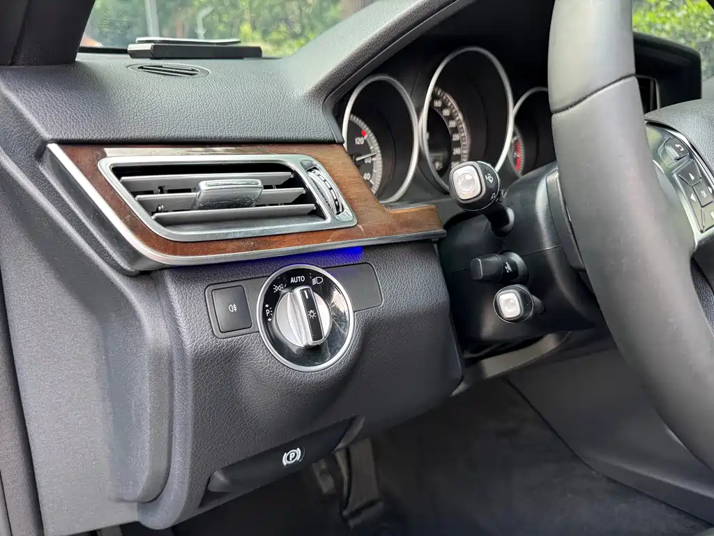 Mercedes-Benz E-Class — миниатюра 8