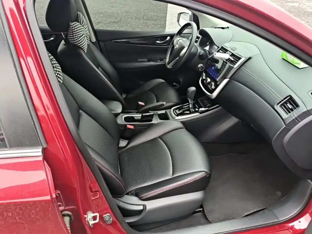 Nissan Tiida — миниатюра 25