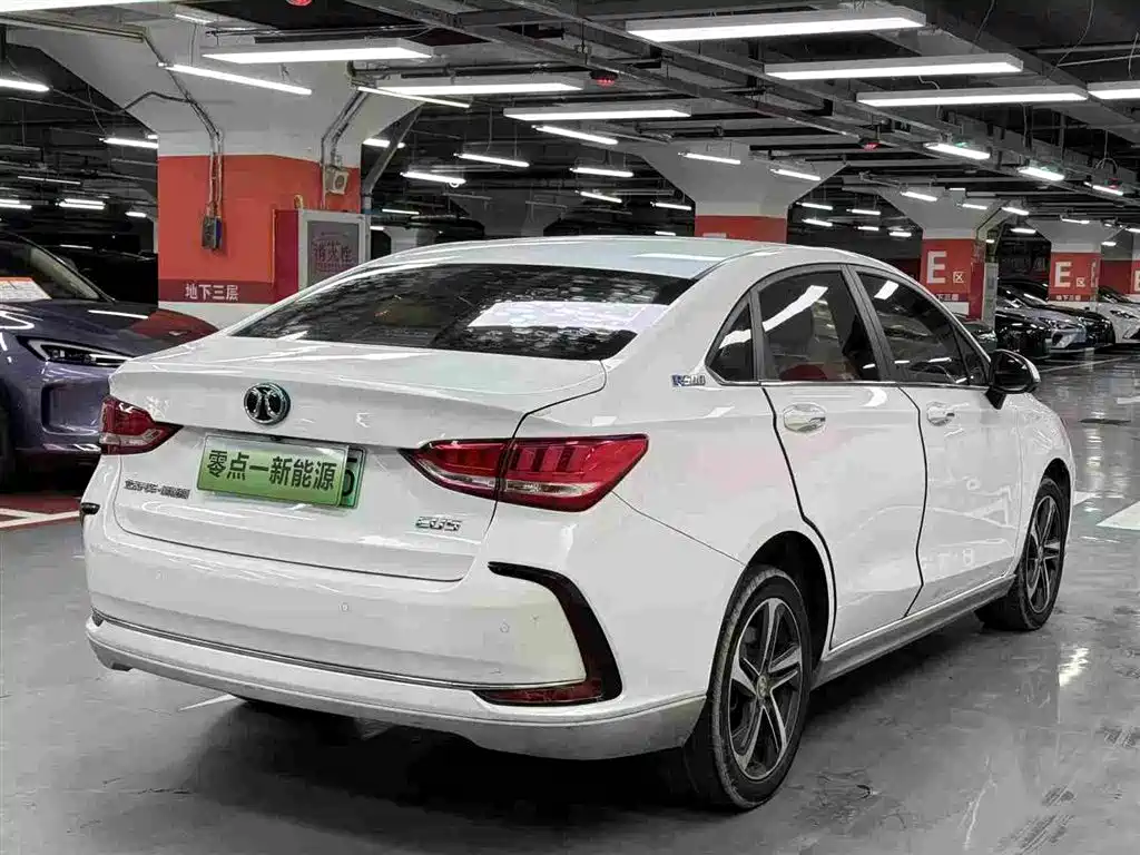 BAIC EU5 — миниатюра 3