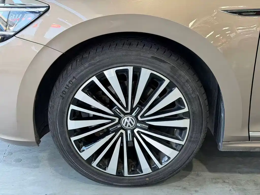 Volkswagen Passat — миниатюра 4