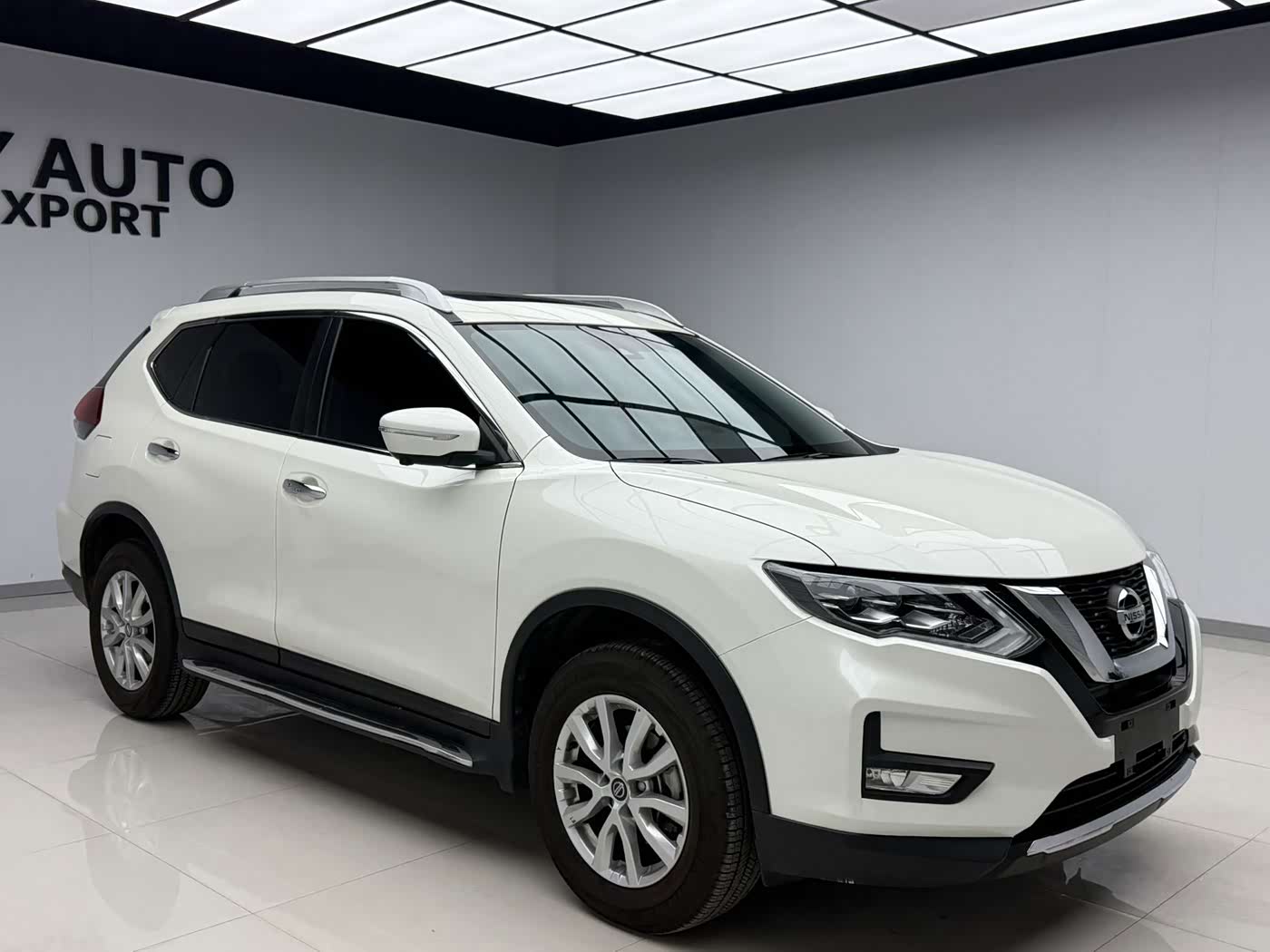 Nissan X-Trail 2.0 л 2023 г. Белый, пробег 15000 км