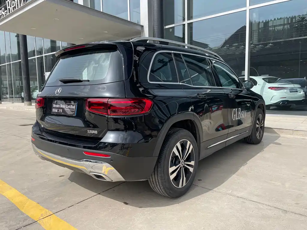 MERCEDES-BENZ GLB