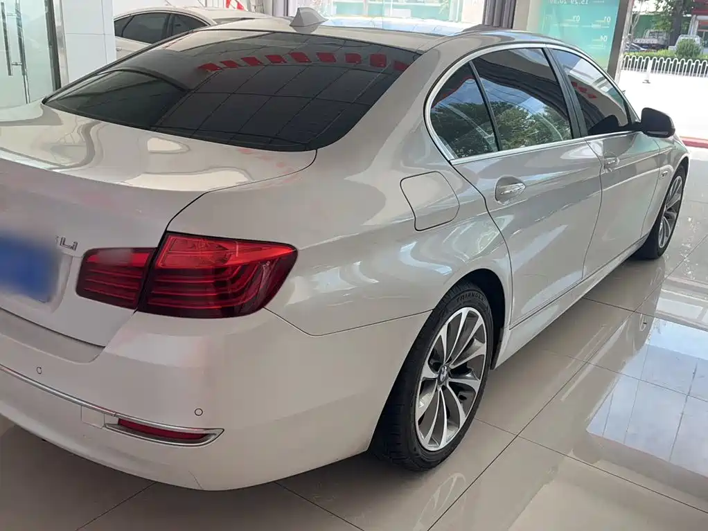 BMW 5 Series — миниатюра 8