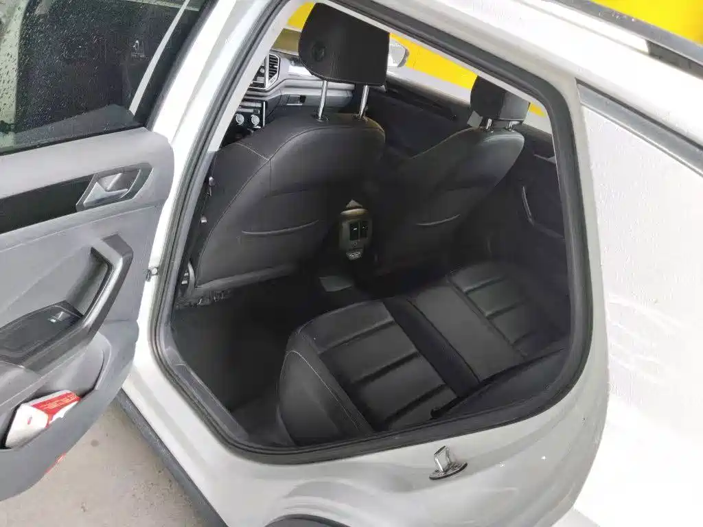 Volkswagen T-Roc — миниатюра 4