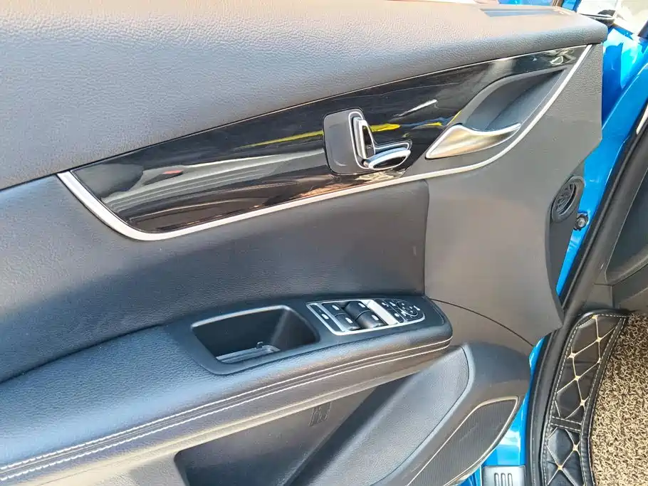 BYD MAX — миниатюра 6