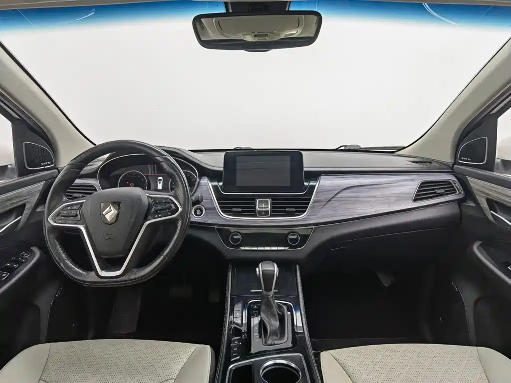 Baojun 730 2017 1.5T DCT Flagship 7 мест V